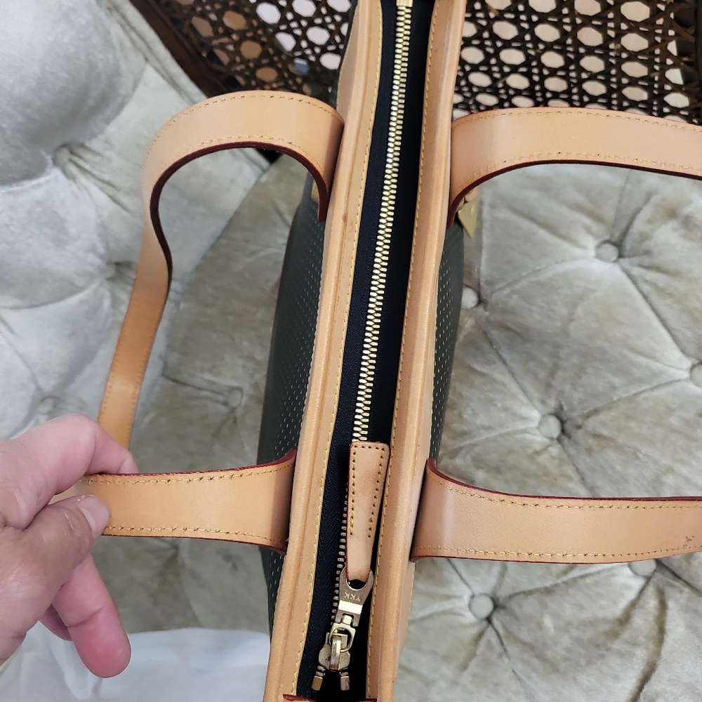 Authentic Dooney and Bourke  Top zip Shopping tote - Picture 9 of 13